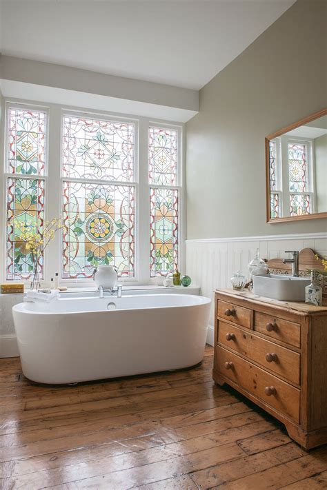 Our Favorite Stained Glass Windows for Modern Homes - Modernize