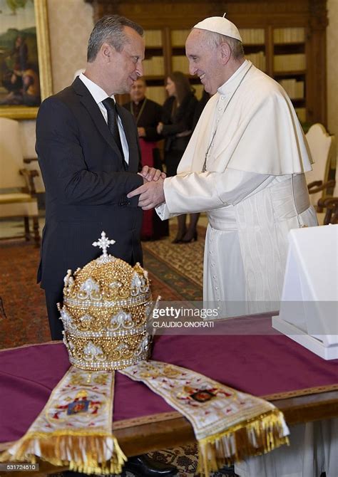 Pope Francis gets a new tiara : r/Catholicism