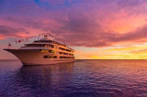 Star of Honolulu Dinner Cruises