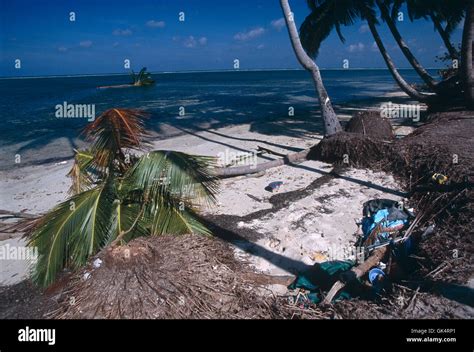 2004 Tsunami damage to Khollofushi Island, Maldives Stock Photo - Alamy