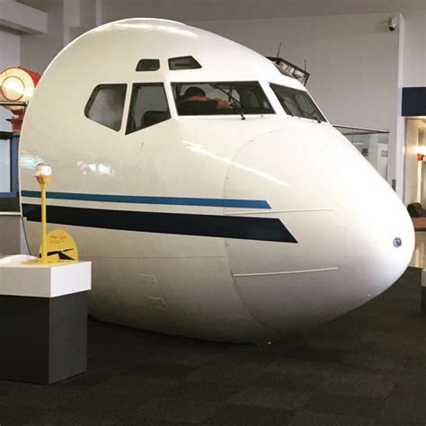 Boeing 727 Cockpit Displayed in Syracuse Airport Terminal - Urban ...