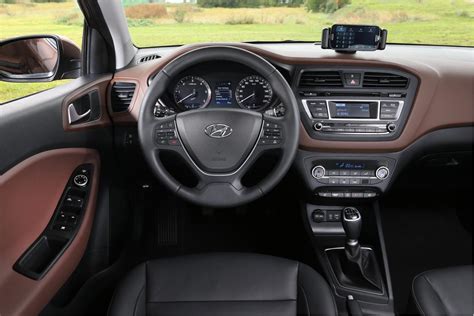 2015 Hyundai i20 Europe press shot dashboard