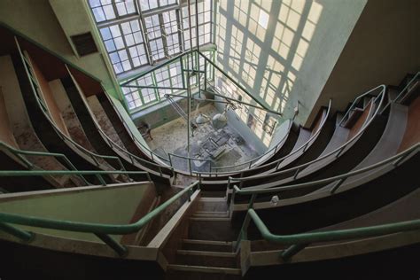 Abandoned Hospital, Los Angeles California [5760 x 3840] [OC] : r ...