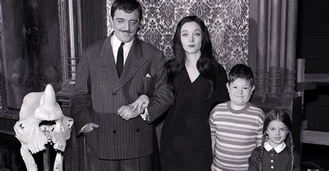 This 'Addams Family' Netflix Trailer Is Mysterious And Spooky (And Fake) | HuffPost