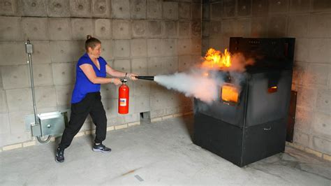 How to use a fire extinguisher as Thanksgiving cooking gets underway - Good Morning America