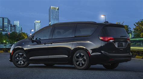 First Drive: 2019 Chrysler Pacifica Hybrid Limited | TheDetroitBureau.com