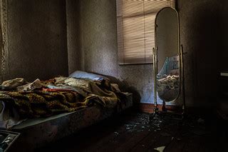 Abandoned Bedroom | The abandoned bedroom looked like someon… | Flickr