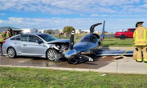 Plane goes off the runway in Texas and causes a spectacular accident ...