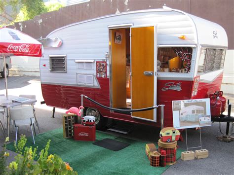 High Demand for Vintage Travel Trailers Sparks the Creation of Retro ...