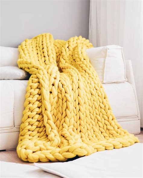 Giganto-Blanket Tutorial Explains How to Make a Chunky Knit Blanket