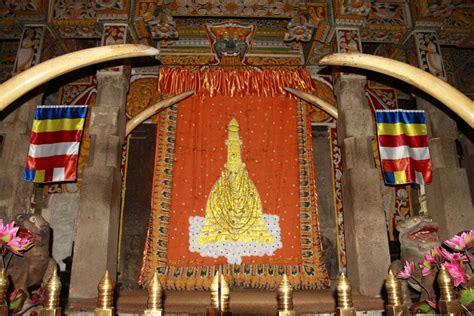 Sri Lanka - Temple of The Tooth Relic 05