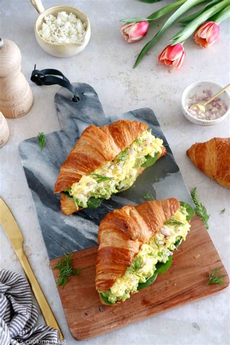 Scrambled Egg Croissant Breakfast Sandwich - Del's cooking twist