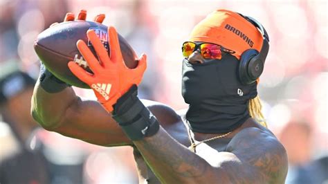 Browns' David Njoku Shares Photos of Grisly Facial Burns