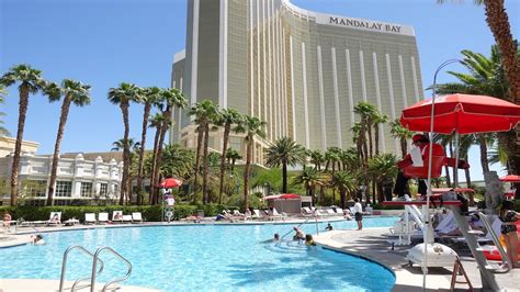 Mandalay Bay Pool & Delano Pool Walkthrough at Mandalay Bay Beach Club ...