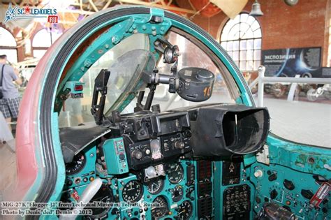 Su-25_cockpit_0000.jpg