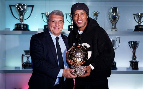 Ronaldinho presents the 2005 Ballon d'Or to the Museum