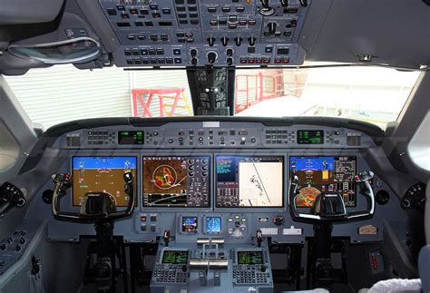 Gulfstream G550 - Wikipedia | Helicopter cockpit, Gulfstream, Flight deck