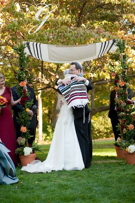 love the classic tallit chuppah with climbing flowers Wedding Chuppah ...