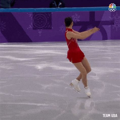 【物理原理】冬奥会里的物理（二）：花样滑冰与角动量守恒_实验_双臂_速度