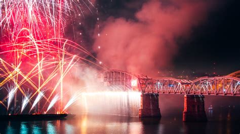 "Boom On The Bridge" Party Rocks Bridge During Fireworks - The Purple ...