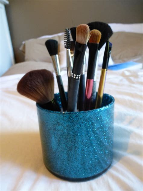 Things I Did Not Learn From University: DIY Makeup Brush Holder