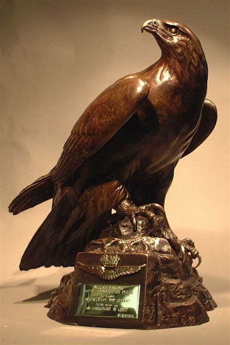 http://www.ag-sculptures.co.uk/wp-content/gallery/golden-eagle/golden_eagle_2_ag-sculptures.jpg ...