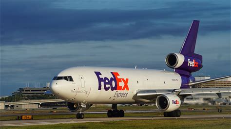 FedEx DC 10 Close up takeoff HD - YouTube