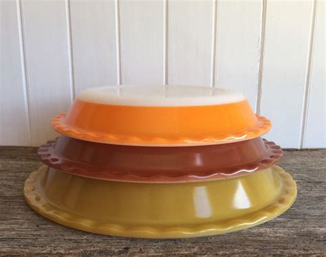 Lot of three vintage Pyrex pie dishes | Pyrex vintage, Pie dish, Dishes