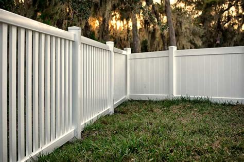 Vinyl Fence vs. Wood Fence: Which Is Better for Your House?