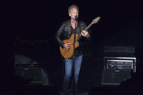 Top 10 Lindsey Buckingham Fleetwood Mac Songs - ClassicRockHistory.com