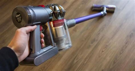 Dyson V7 Animal Review : Why to use this cleaning tool?