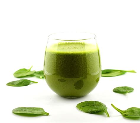 Super Greens Smoothie {Vegan} - TheVegLife