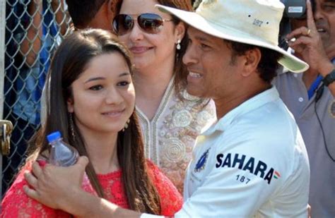 Former Indian Cricketer Sachin Tendulkar Daughter Sara Makes Modelling ...