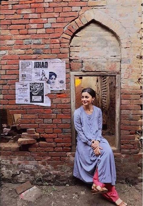 Alia Bhatt starts the countdown for the Raazi trailer with this new ...