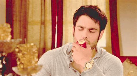 Vivian Dsena Eating Apple GIF - VivianDsena EatingApple Chewing - Discover & Share GIFs