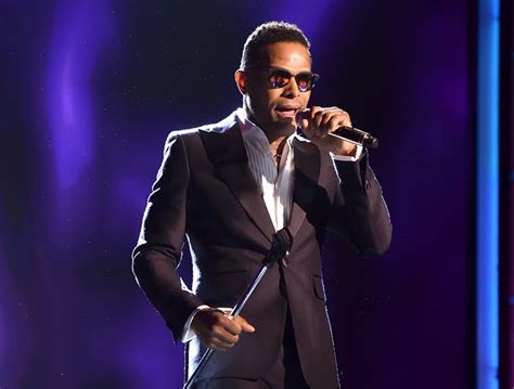 Maxwell, Grammy Award Winner Rocks Fab Cufflinks From Kimberly McDonald ...