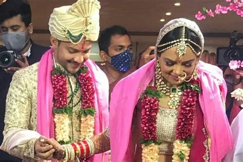 Aditya Narayan Ties the Knot with Shweta Agarwal, See First Photos from ...