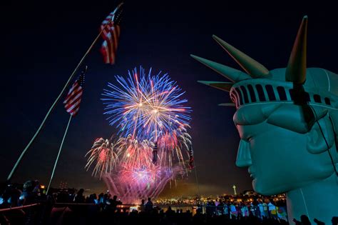 Seattle Digital Photography | July 4th Fireworks in Lake Union