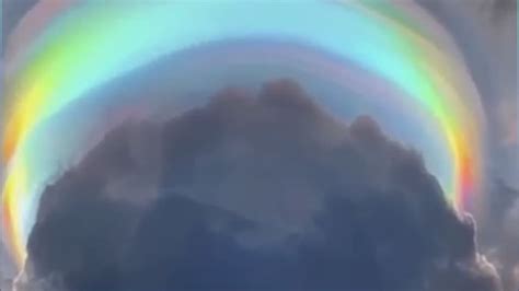 Rätselhafte Regenbogen-Wolke in China - Blick