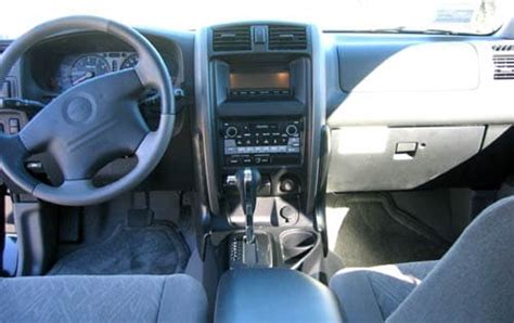 2004 Isuzu Axiom Pictures - 56 Photos | Edmunds