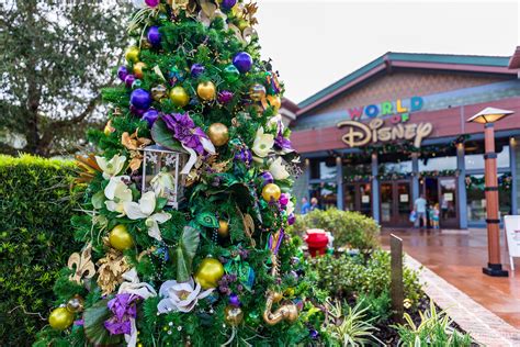 Disney Springs Christmas holiday decor 2020 - Photo 16 of 50