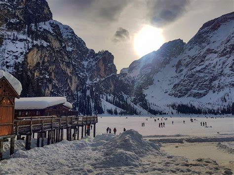 a ring around the Lago di Braies in the winter - Escursioni ...