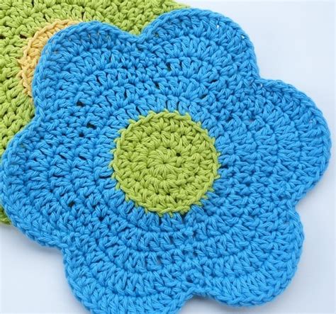 Whiskers & Wool: Flower Power Dishcloth - Free Pattern