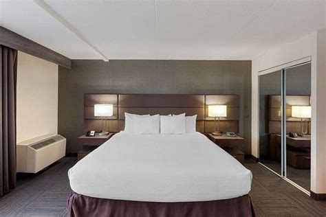 BEST WESTERN PLUS TORONTO AIRPORT HOTEL - Updated 2023 Prices & Reviews (Mississauga, Ontario)