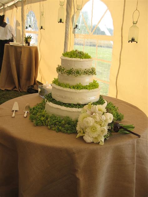 File:Wedding cake white and green.jpg