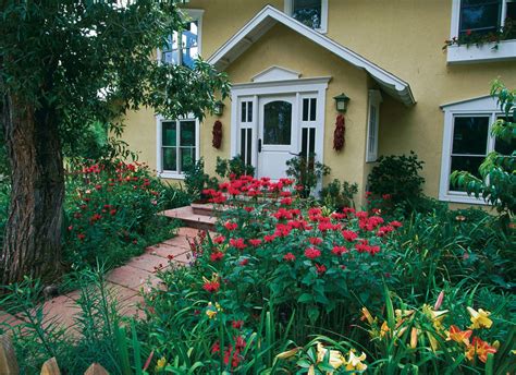 Defining the New American Cottage Garden - Fine Gardening