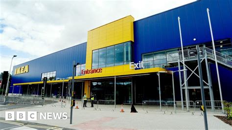 Reading Ikea: Four-hour car park delays - BBC News