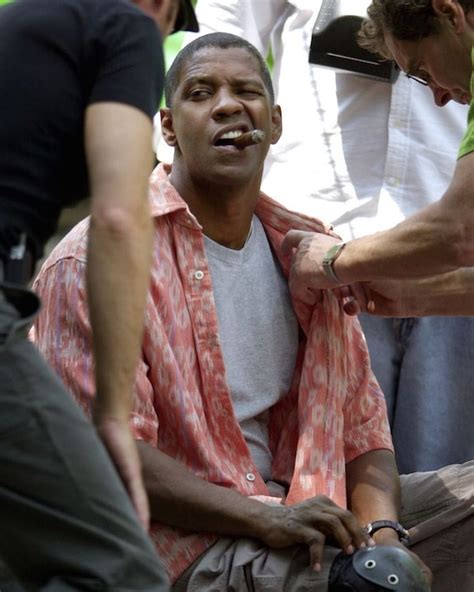 Denzel Washington on the set of Man On Fire (2004) : r/Moviesinthemaking