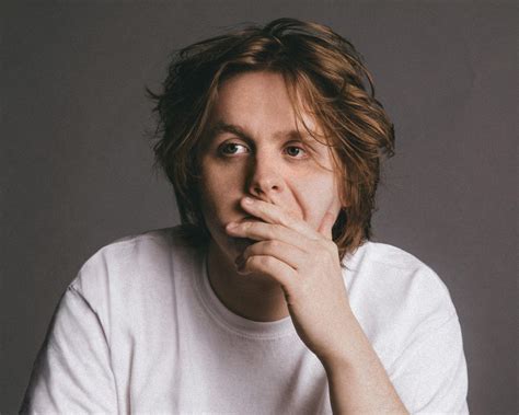 Le nouvel album de Lewis Capaldi fait un carton - Le journal de la ...