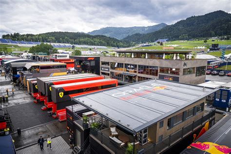 Behind the scenes: construction of the F1 paddock in a time-lapse